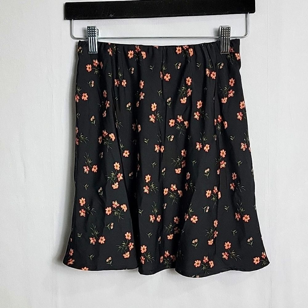 🖤 5/$20 🖤 HOLLISTER.. floral mini skirt..